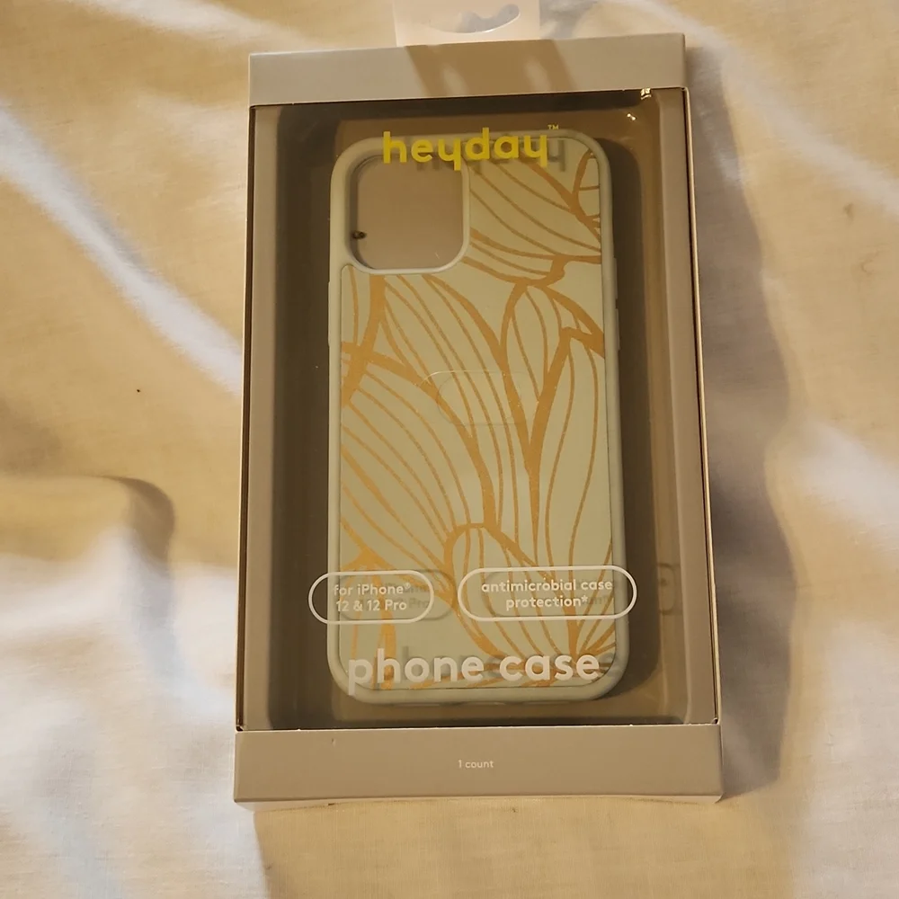 Phone case - Picture 1 of 5